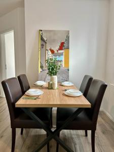 Et opholdsområde på NEU Super Apartment mit Küche in Wemding Donau Ries