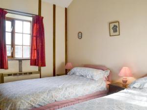 Ένα ή περισσότερα κρεβάτια σε δωμάτιο στο Grove Sprightly Barn