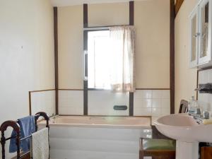 Ванная комната в Grove Sprightly Barn +7 фотографий