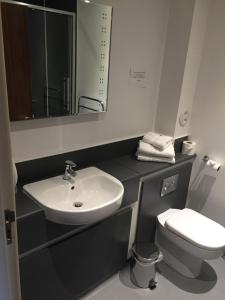 Koupelna v ubytování Buchan Hotel