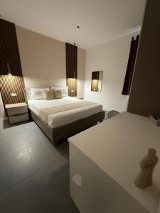 a hotel room with a bed and two beds sidx sidx sidx at Hotel Movida in Casoria