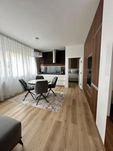 a living room with a table and chairs and a kitchen at Centar Residence in Slavonski Brod +47 photos