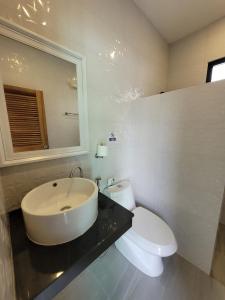 Phòng tắm tại Yangyai Tree Villa +21 ảnh