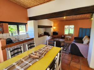 Kuchyň nebo kuchyňský kout v ubytování Little Eden Robertson