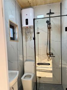 Et badeværelse på Jabalake Kolsay resort