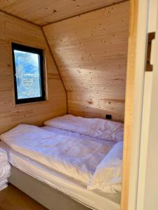 En eller flere senge i et værelse på Jabalake Kolsay resort + 6 billeder