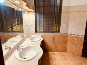 Et badeværelse på 105 Rooms Islamabad + 13 billeder