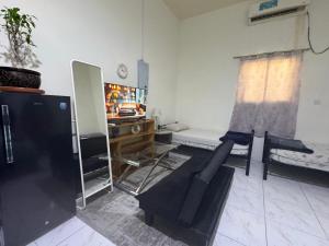 Ảnh trong thư viện ảnh của Basic Private Room with attached bathroom - No Parking Space ở Abu Dhabi