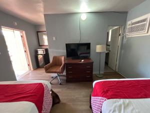 TV/trung tâm giải trí tại Stevens Motel by Capital O Ocala US 27