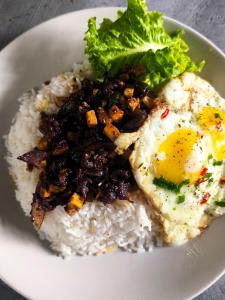 Jídlo v hostelu nebo okolí