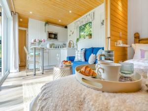 Nhà bếp/bếp nhỏ tại Freedom Fields - Bluebell