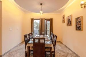 Billede fra billedgalleriet på Exotic Stays I Three Bedroom Villa With Outdoor Sittig Area Lawn & BBQ l Night Bonfire l Kasauli i Kasauli + 18 billeder