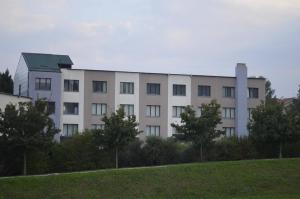 Tòa nhà nơi khách sạn tọa lạc