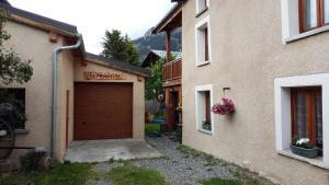 a garage in the side of a building at Gîte Le Tsozal in Aussois