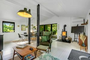 TV/trung tâm giải trí tại Summer House In Houstrup With Scenic Views +10 ảnh