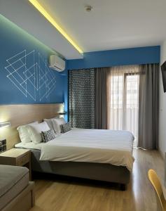 Giường trong phòng chung tại Rotonda Hotel