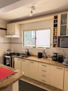 Køkken eller tekøkken på Apto com vista mar a 70 metros + 8 billeder