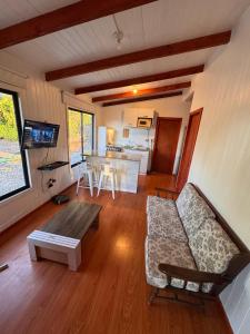 Kuchyň nebo kuchyňský kout v ubytování Cabañas entre Talca y Maule, en Piedras Blancas