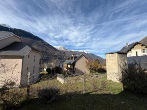 En generel udsigt til bjerge eller udsigt til bjerge taget fra feriehuset