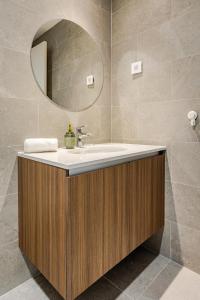 Koupelna v ubytování LUMIA Luxury-Balcony-Tower View-Parking