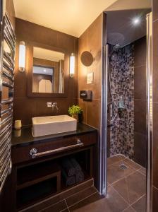 Ένα μπάνιο στο Nice comfortable pool studio 2 min from MTP