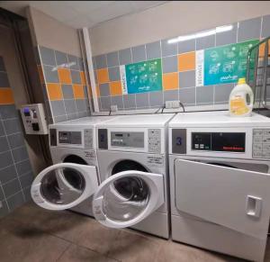 Φωτογραφία από το άλμπουμ του Nice comfortable pool studio 2 min from MTP στο Μονπελιέ