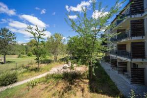 Κήπος έξω από το Nice comfortable pool studio 2 min from MTP