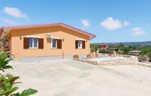 Το κτήριο όπου στεγάζεται  η παραθεριστική κατοικία