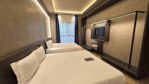 Postel nebo postele na pokoji v ubytování Kira Suites Hotel Milano