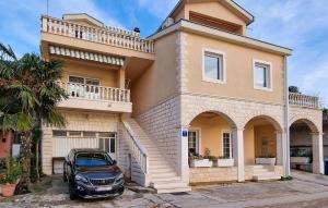 Tòa nhà nơi căn hộ tọa lạc