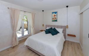 Postel nebo postele na pokoji v ubytování Beautiful Home In Dobropoljana