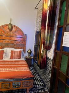 Postel nebo postele na pokoji v ubytování Riad Joumana fes