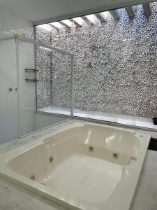 Ένα μπάνιο στο Casa a 3 minutos na praia do forte