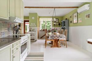 Foto dalla galleria di KRO618-Ryd-Kompersmala-3 a Slänsmåla