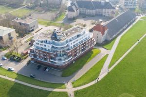 an aerial view of a large hotel building at Nordseeblick 5 in Cuxhaven