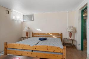 Postel nebo postele na pokoji v ubytování HAL599-Falkenberg-Villavaegen-9