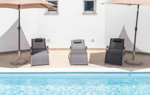 Swimmingpoolen hos eller tæt på Gorgeous Apartment In Marzamemi + 10 billeder