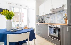 Køkken eller tekøkken på Gorgeous Apartment In Marzamemi