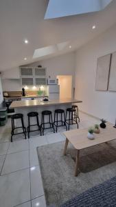 Køkken eller tekøkken på NALAN Orrygeois, SPA, Sauna, Proche Asterix + 18 billeder