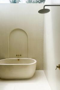 Et badeværelse på Soleya Boutique Villa + 24 billeder