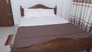 Giường trong phòng chung tại New Moon