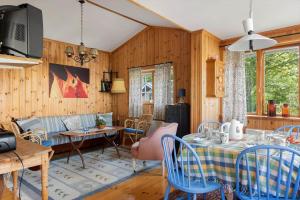 TV a/nebo společenská místnost v ubytování SOD776-Mariefred-Lotorp-53