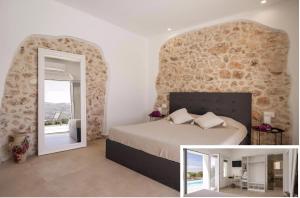 ein Schlafzimmer mit einem großen Bett und einem Spiegel in der Unterkunft Historic Villa Overlooking Scopello Sea Stacks in Castellammare del Golfo + 13 Fotos