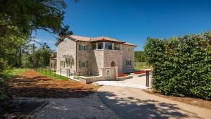 Bygningen som villaen ligger i