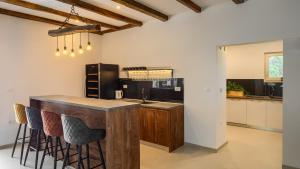 Køkken eller tekøkken på Rustic villa Kave with wellness in Groznjan