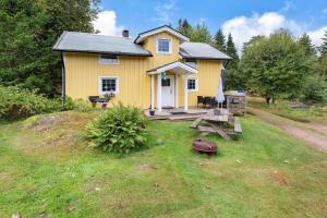 SjötoftaにあるVGO787-Hacksvik-Hacksvik-1の黄色の家