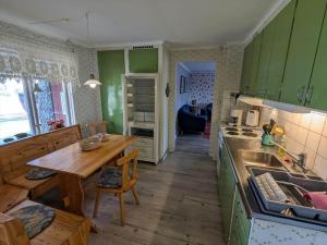 Nhà bếp/bếp nhỏ tại KAL682-Silverdalen-Hultasavaegen-2