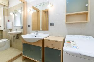 Koupelna v ubytování Appartamento Mansarda Bellaria - MyHo Casa + 15 fotografií