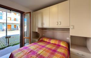 En eller flere senge i et værelse på Solmare 5315
