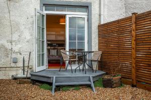 a patio with a table and chairs in front of a building at Little Net House - Pittenweem in Pittenweem